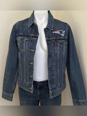 LEVI’S Patriot’s NFL Dark Blue Denim Jean Jacket With Red & White Patch Sz M